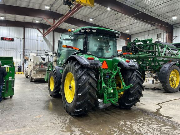 2018 John Deere 7210R Tractor