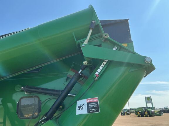 2014 Brent 1196 Grain Cart