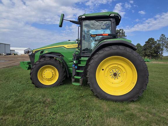 2025 John Deere 8R 250 Tractor