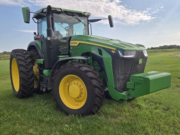2025 John Deere 8R 250 Tractor