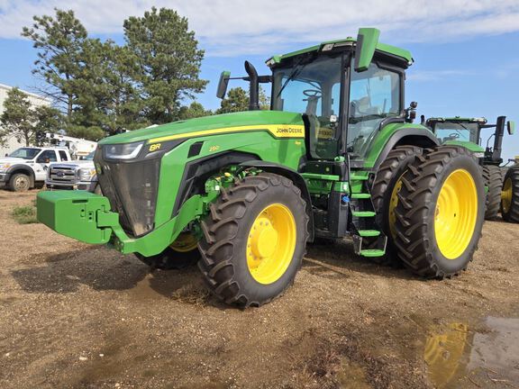 2025 John Deere 8R 250 Tractor