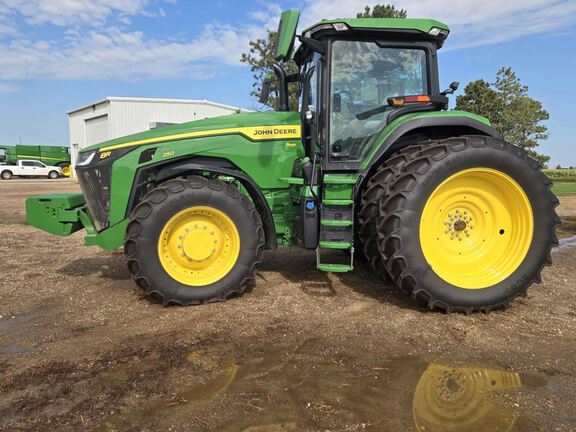 2025 John Deere 8R 250 Tractor