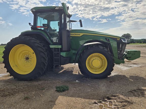 2025 John Deere 8R 250 Tractor