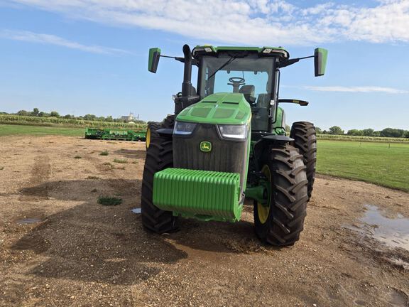 2025 John Deere 8R 250 Tractor