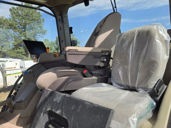 2025 John Deere 8R 250 Tractor