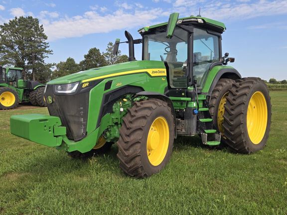 2025 John Deere 8R 250 Tractor