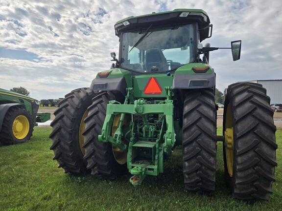 2025 John Deere 8R 250 Tractor