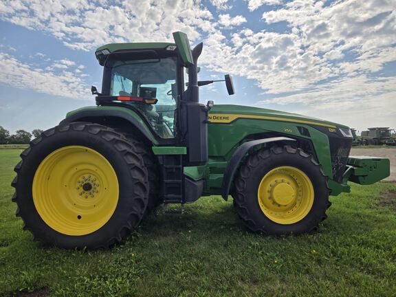2025 John Deere 8R 250 Tractor