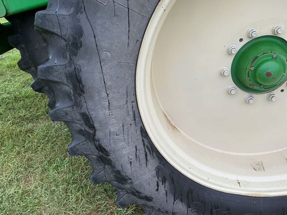 2008 Brent 1194 Grain Cart