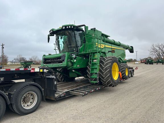 2026 John Deere X9 1000 Combine