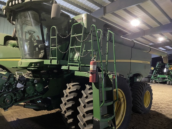 2019 John Deere S780 Combine