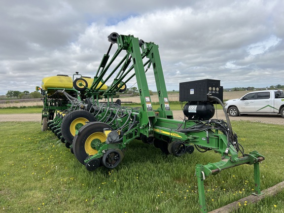 2010 John Deere 1770NT CCS Planter