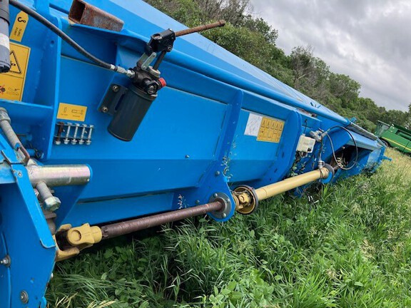 2012 Shelbourne CVS 32 Header Combine