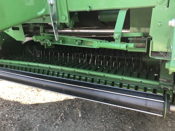 2022 John Deere 560R Baler/Round