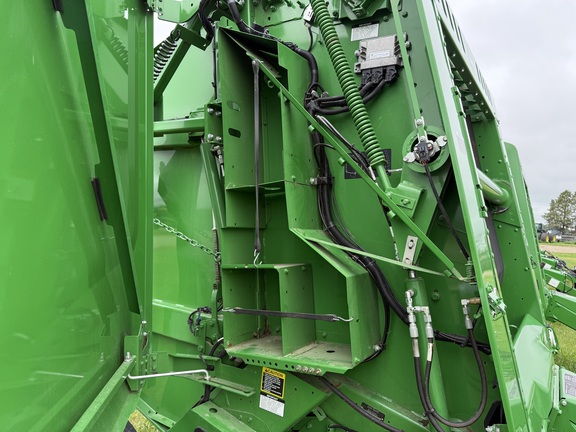 2022 John Deere 560R Baler/Round