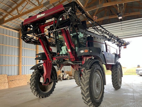 2011 Miller Pro Nitro 4275 Sprayer/High Clearance