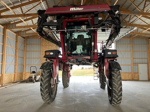 2011 Miller Pro Nitro 4275 Sprayer/High Clearance