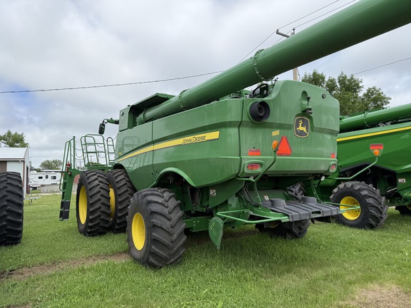 2022 John Deere S780 Combine