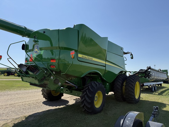 2022 John Deere S770 Combine