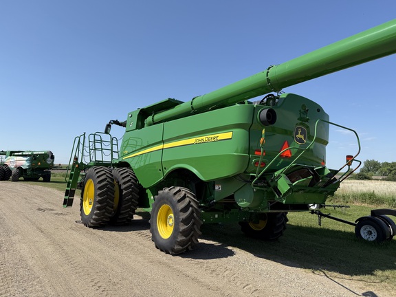 2022 John Deere S770 Combine