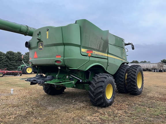 2022 John Deere S780 Combine