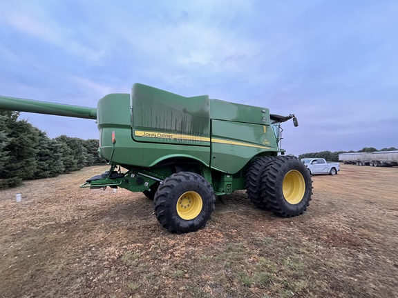 2022 John Deere S780 Combine