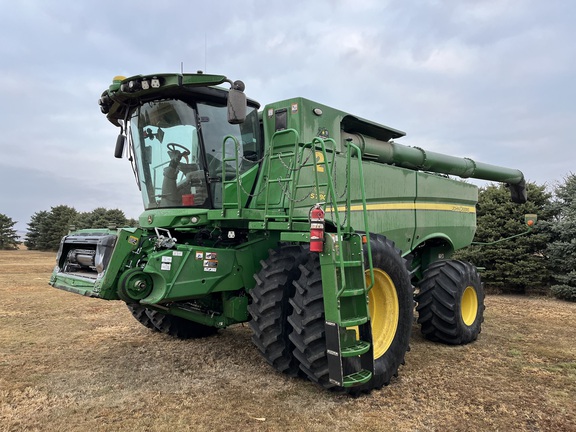 2022 John Deere S780 Combine