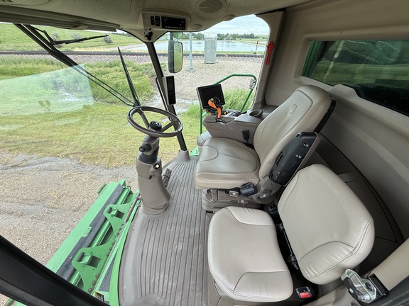 2022 John Deere S780 Combine