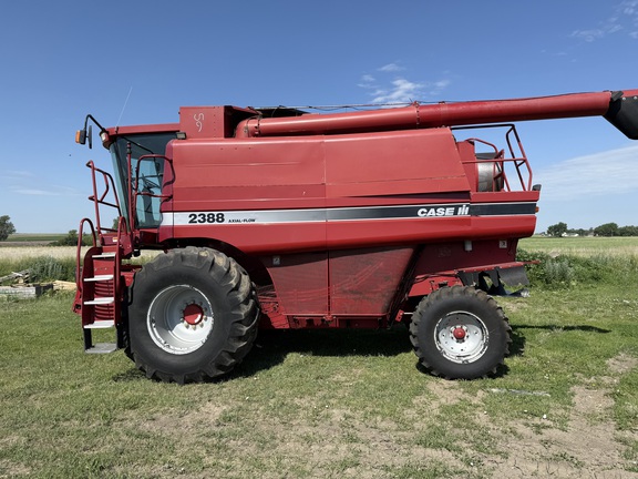 2000 Case IH 2388 Combine