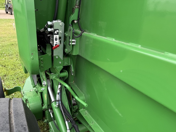 2020 John Deere 560M Baler/Round
