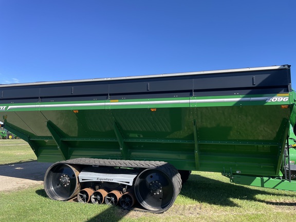 2018 Brent 2096 Grain Cart