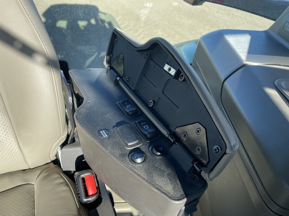 2024 John Deere 7R 210 Tractor