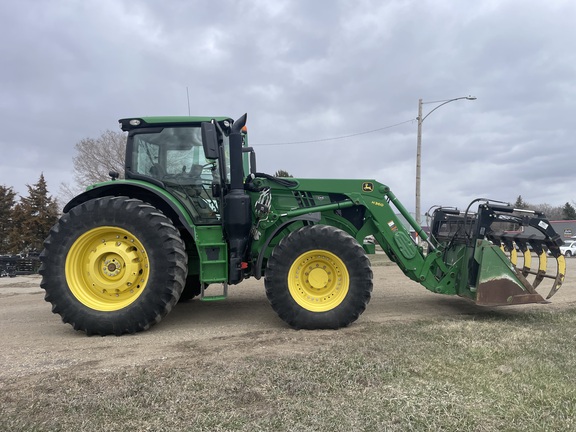 2016 John Deere 6175R Tractor