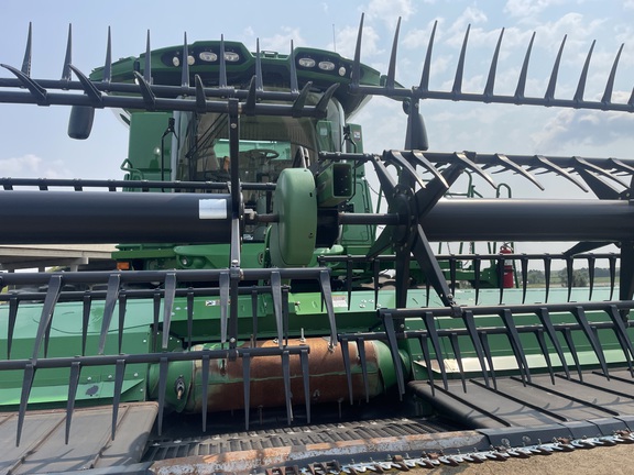 2020 John Deere 745FD Header Combine