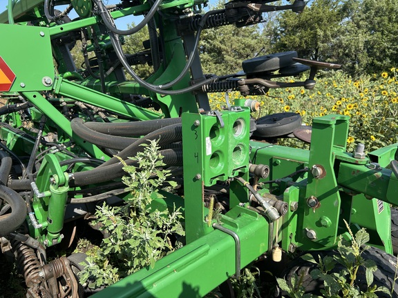 2007 John Deere 1895 Air Seeder