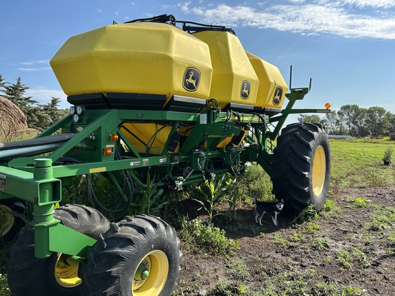 2007 John Deere 1895 Air Seeder