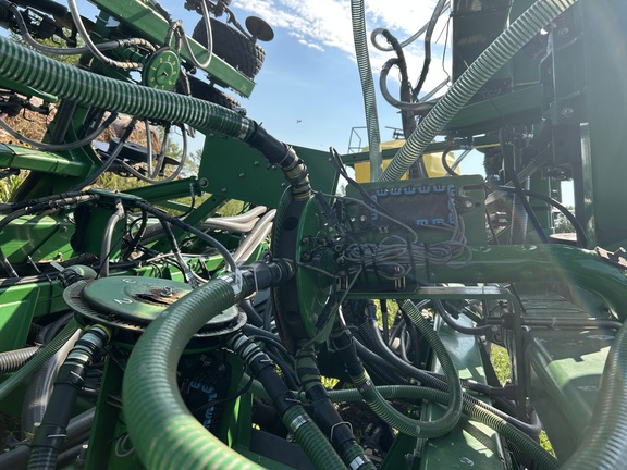 2007 John Deere 1895 Air Seeder