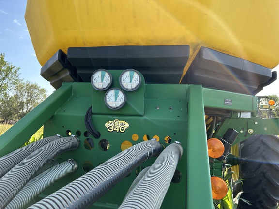 2007 John Deere 1895 Air Seeder
