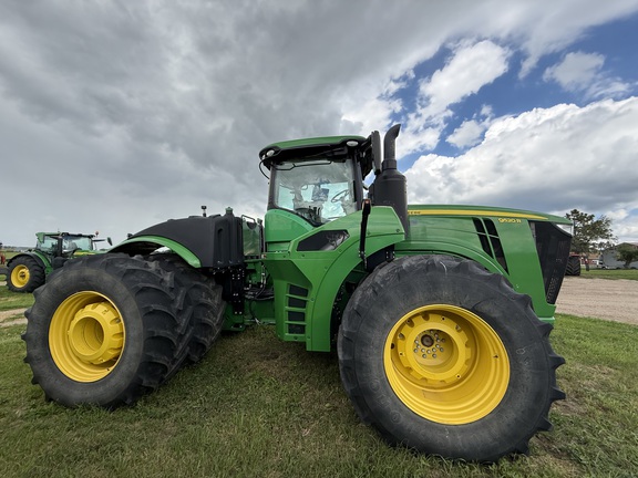 2021 John Deere 9520R Tractor 4WD
