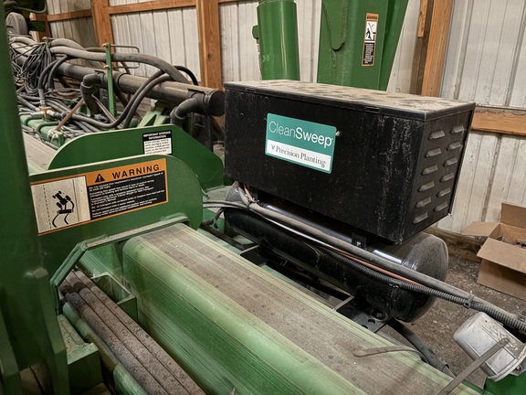 2009 John Deere 1770NT CCS Planter
