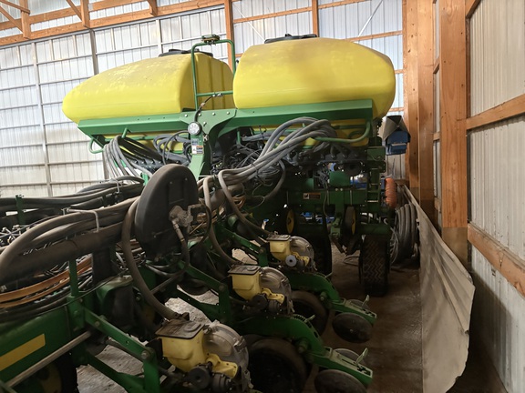 2009 John Deere 1770NT CCS Planter
