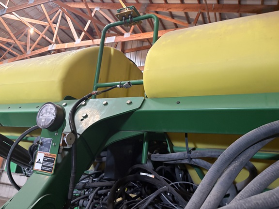 2009 John Deere 1770NT CCS Planter