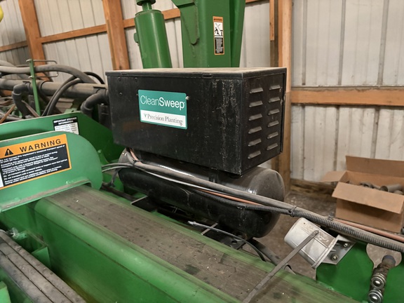 2009 John Deere 1770NT CCS Planter