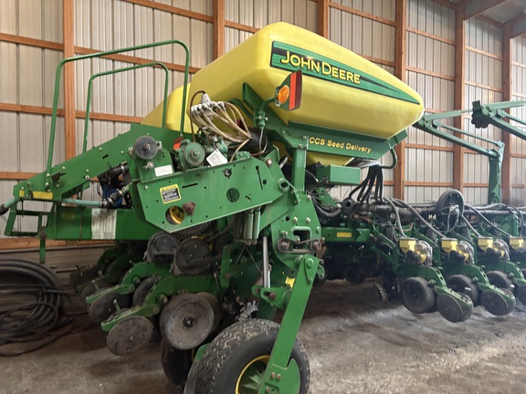 2009 John Deere 1770NT CCS Planter