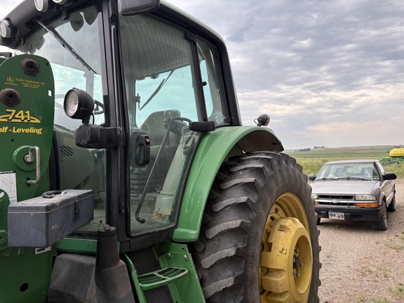 2009 John Deere 7330 Premium Tractor