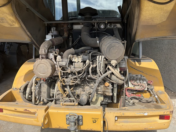 2016 John Deere 324K Compact Utility Loader