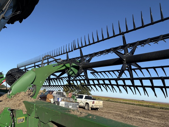 2023 John Deere RD40F Header Combine