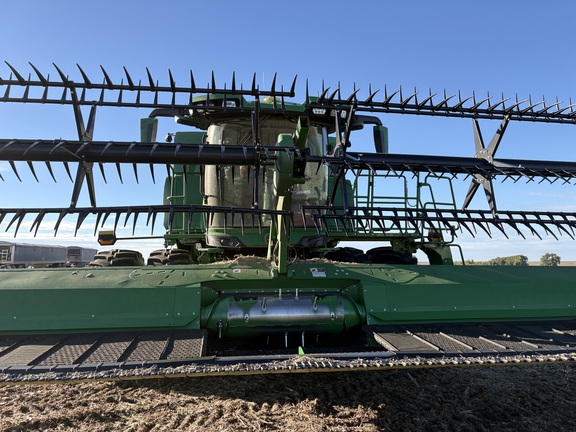 2023 John Deere RD40F Header Combine
