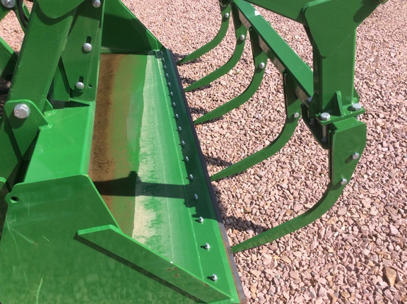 2022 John Deere 680R Loader