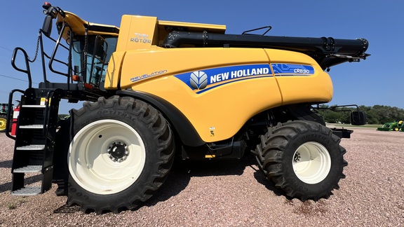 2022 New Holland CR8.90 Combine